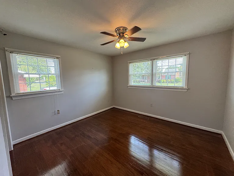 117 Southerland Dr — Photo 16