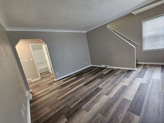 4th image of 22447 Oaklane St