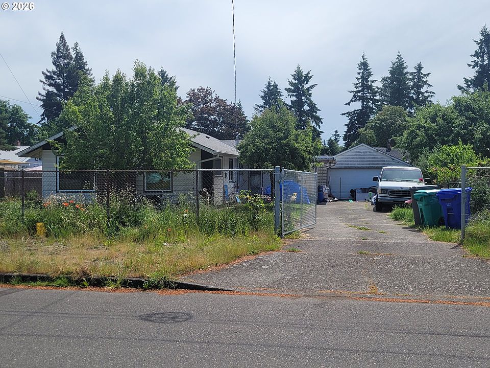 2nd image of 11534 SE Alder St