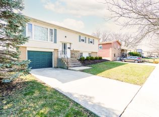 5629 James Dr, Oak Forest, IL 60452