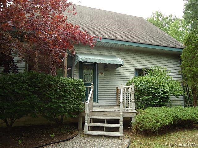 19 Oak St. Charming at it's best!