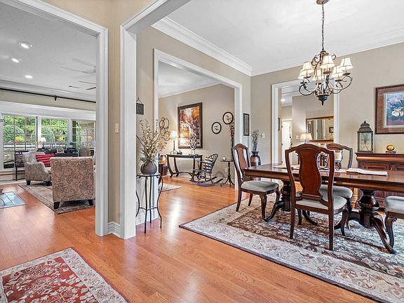 5th image of 124 Gardens Gate Dr