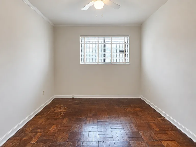 1521 E St SE — Photo 3