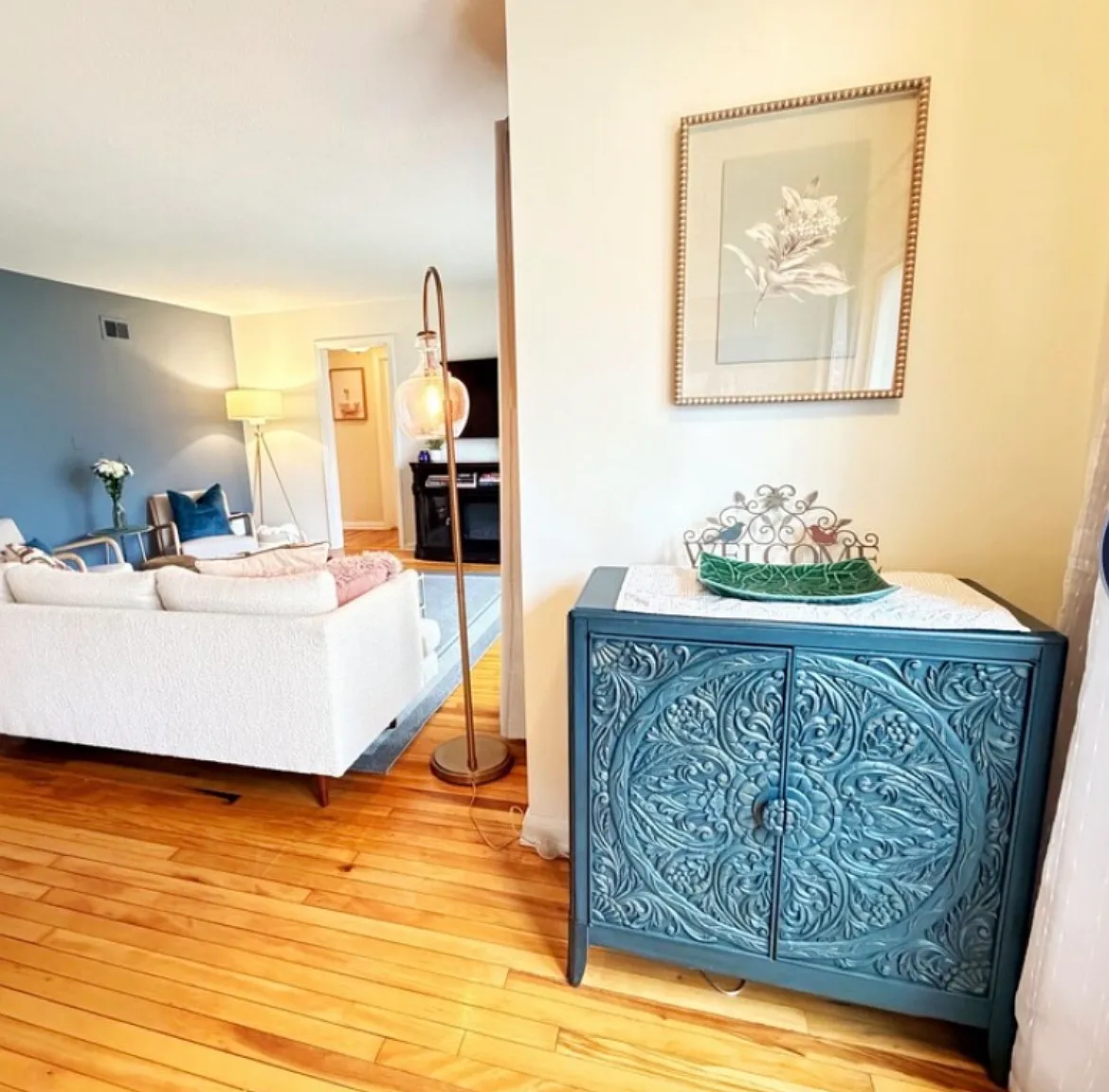 3 bed, 1.5 bath, 1324 sqft, $2,500 — Photo 1