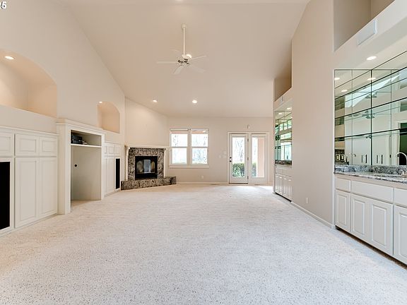 3rd image of 875 Sand Ave