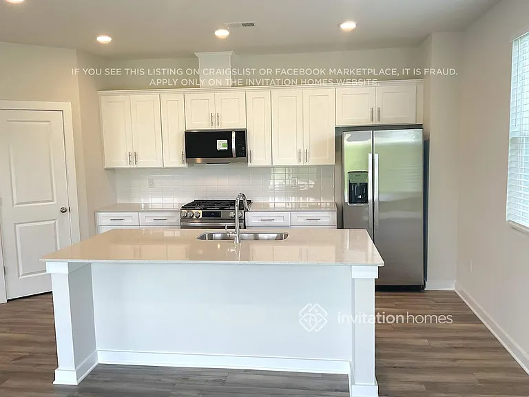 814 Olde England Dr — Photo 3