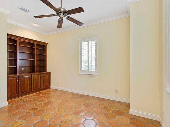 5th image of 860 Mayfield Ave