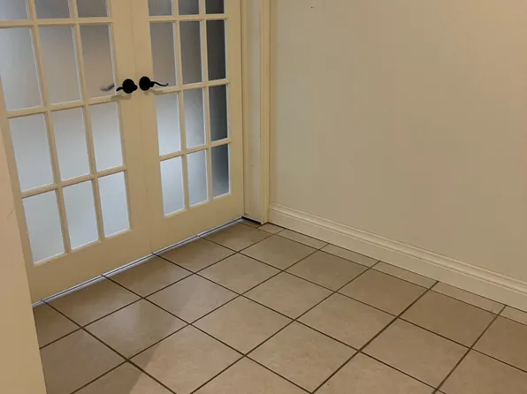 74 Creanona Blvd #Basement, Hamilton, ON L8E 5T2