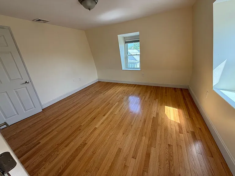 Bigger bedroom unfurnished