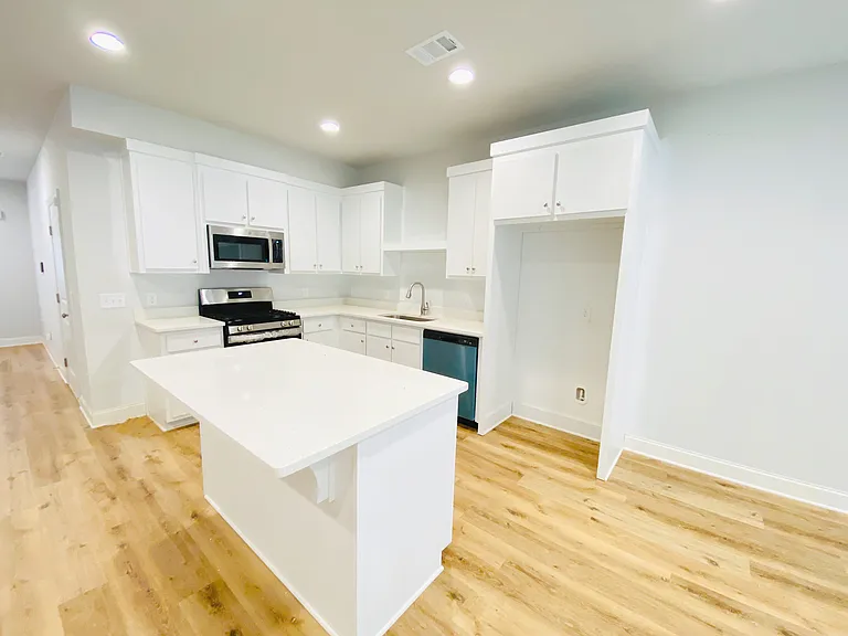 1095 N Village Dr — Photo 10