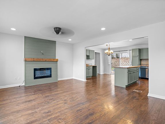 3rd image of 8900 Wellthor Cir