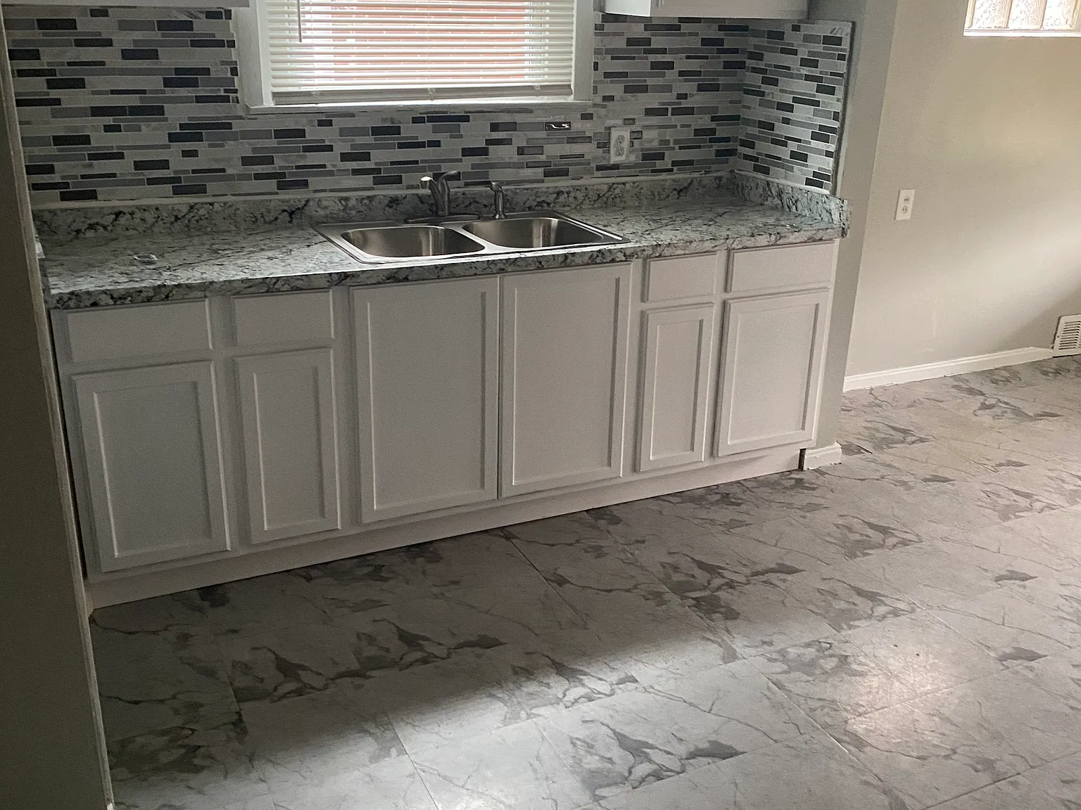 3 bed, 1094 sqft, $1,300 — Photo 1