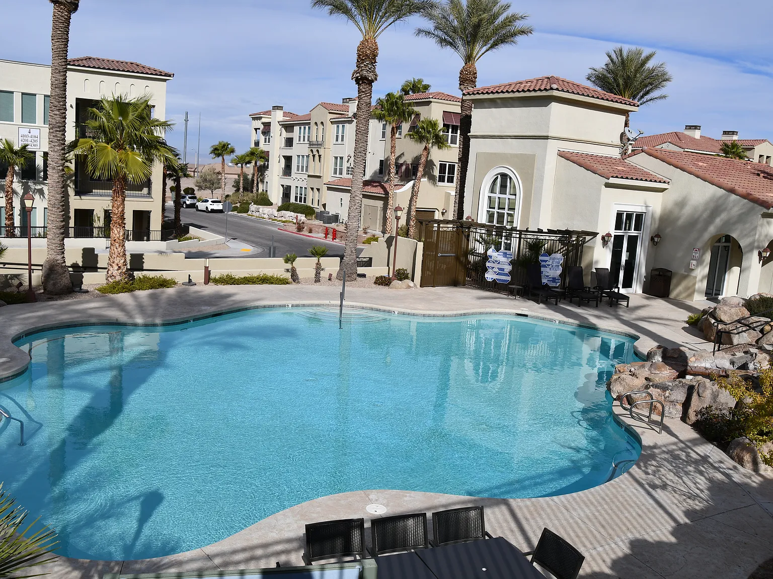 2 bed, 1736 sqft, $2,195 — Photo 3