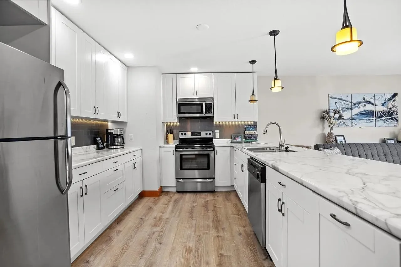 1 bed, 696 sqft, $2,795 — Photo 3