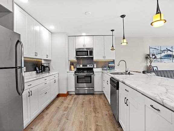 3rd image of 80 Twin Oaks Shr #32