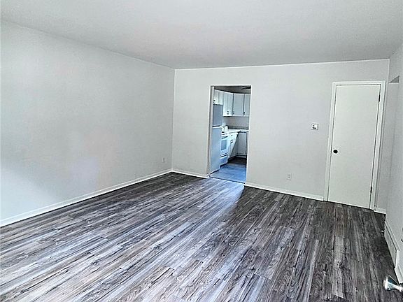 5th image of 279 & 281 Cluster Ave