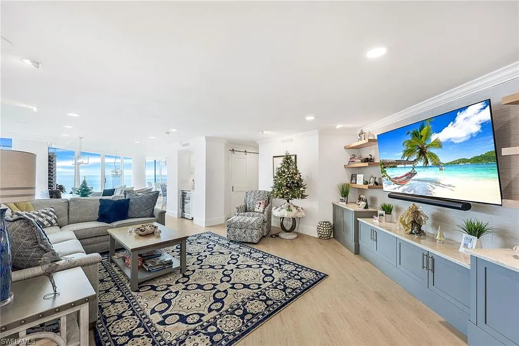 3 bed, 3.0 bath, 2160 sqft, $20,000 — Photo 1