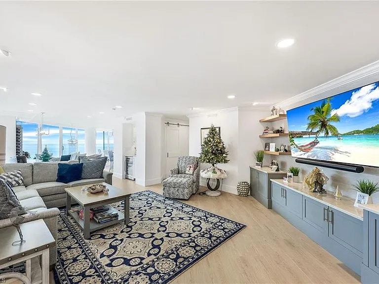 4041 Gulf Shore Blvd SW #902 — Photo 1