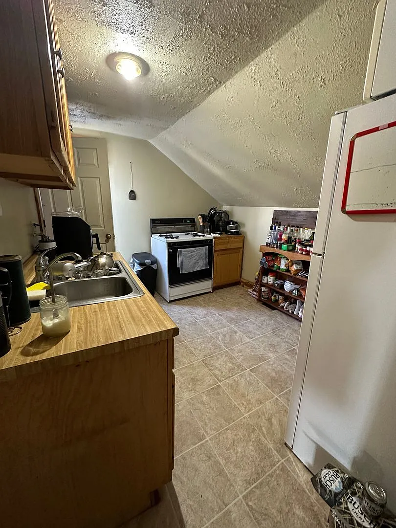 2 Bedroom Apartment Steps from UW-La Crosse & Western Technical College — Photo 4