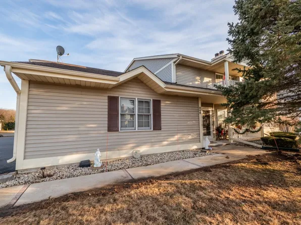 806 Canterberry COURT #A, West Bend, WI 53090