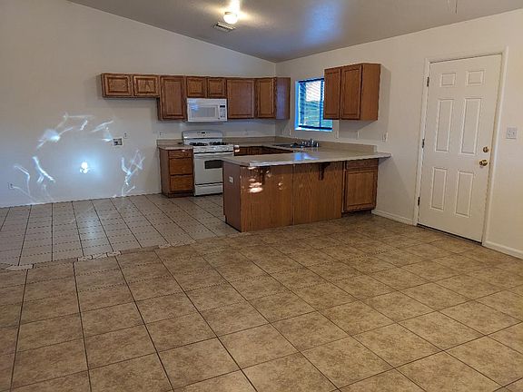 5th image of 3362 N Yuma St