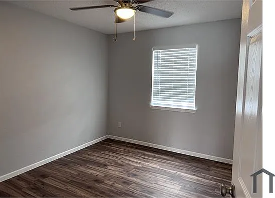 405 Root Ave #16 — Photo 11