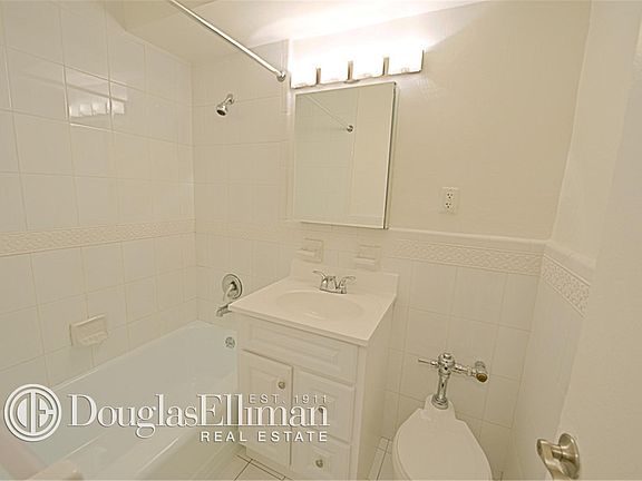 4th image of 141 E 33rd St APT 7D