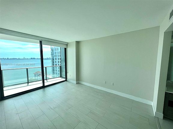 4th image of 460 NE 28th St #6