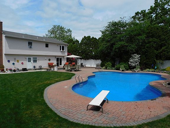 4th image of 11 Peters Ln