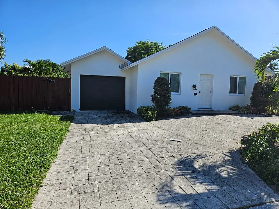 424 SW 74th Ave