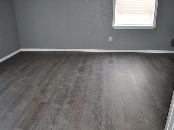 5th image of 213 Lewis St