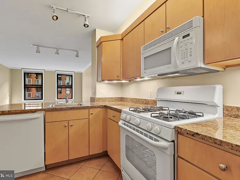 616 E St NW #1005 — Photo 14