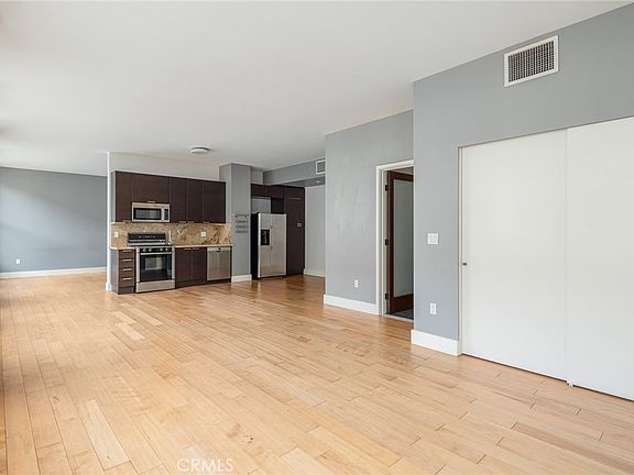 4th image of 460 S Spring St APT 1013