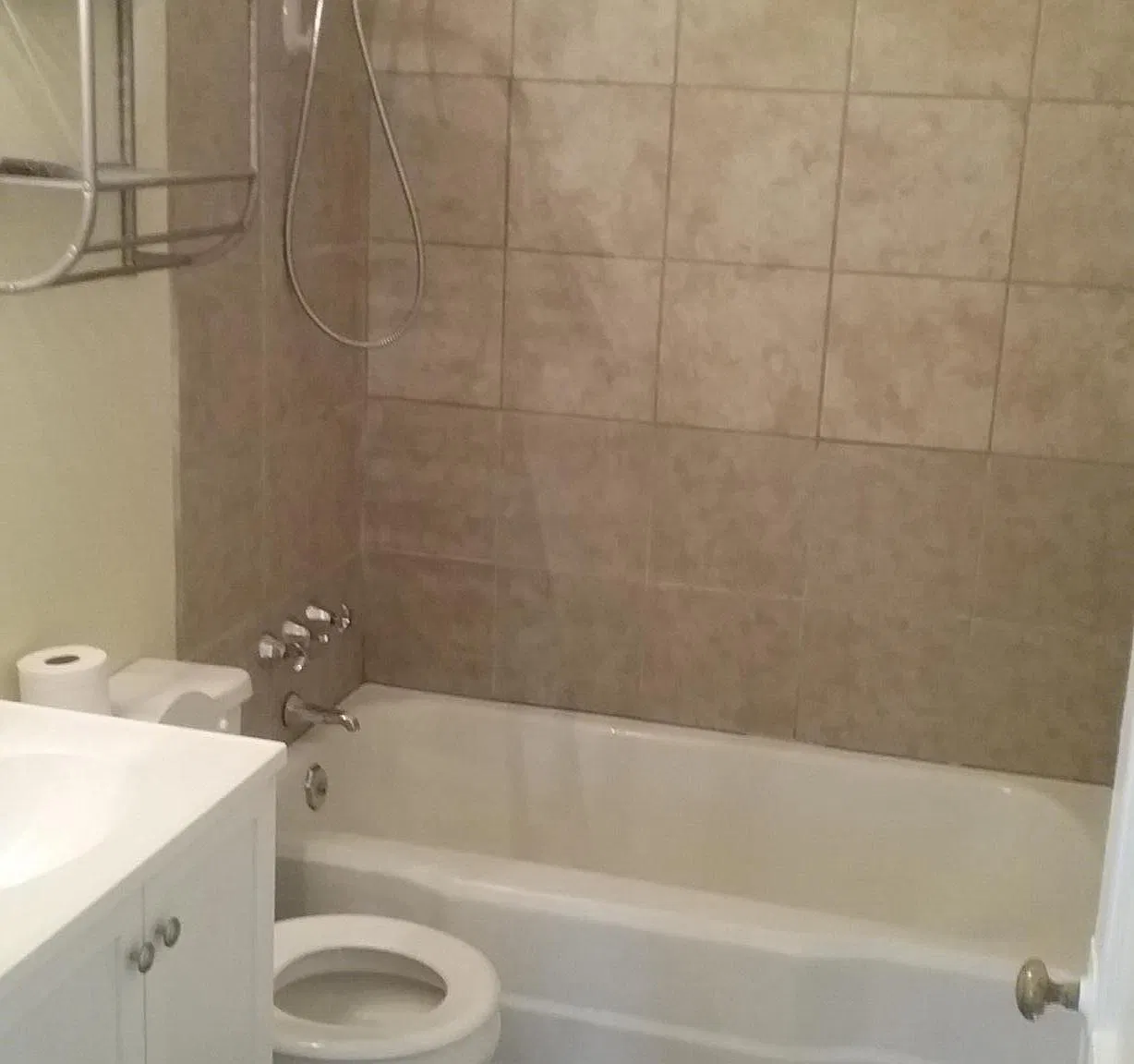 3 bed, 950 sqft, $1,525 — Photo 4