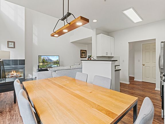 5th image of 955 Kensington Dr
