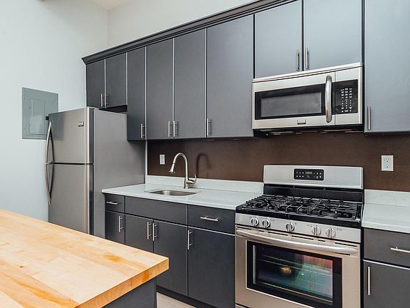 2nd image of 652 Woodward Ave