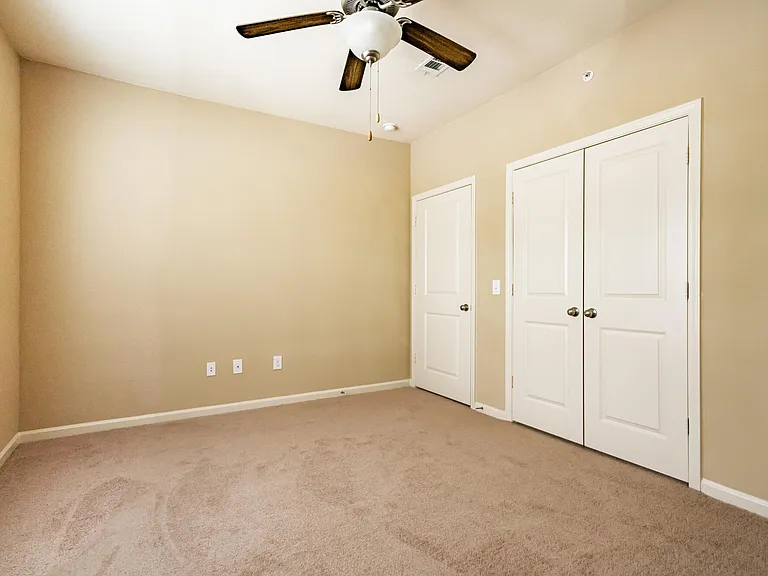 1044 Norwood Park Blvd — Photo 6