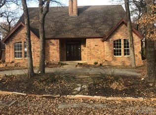 912 W Redbud Dr, Hurst, TX 76053
