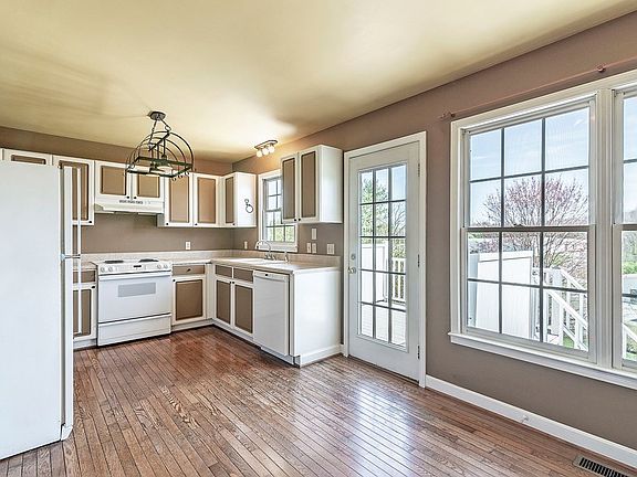 5th image of 16502 Hearl Dr