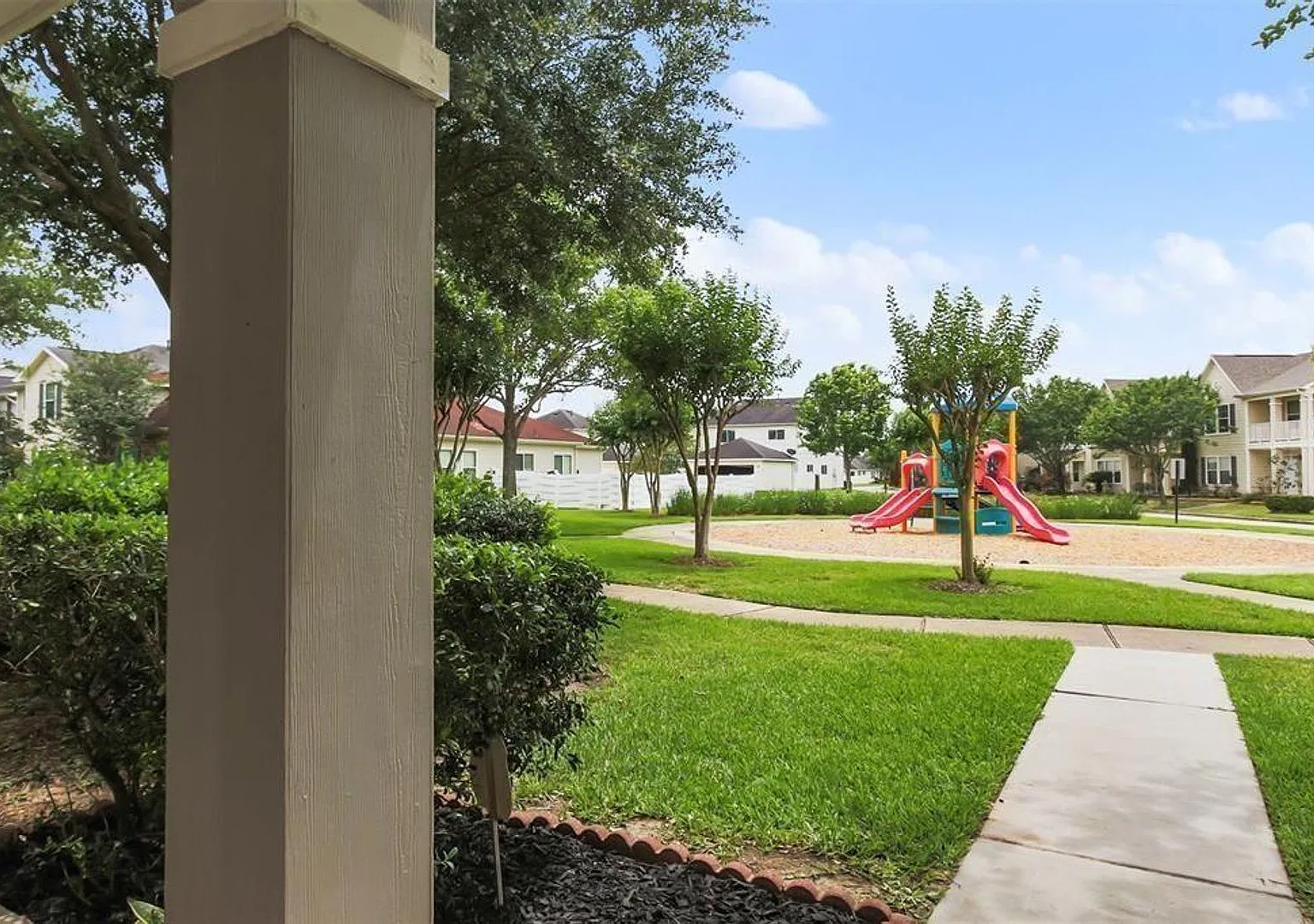 11736 Chanteloup Drive — Photo 3