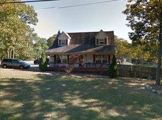 24 Flower Hill Dr, Shirley, NY 11967