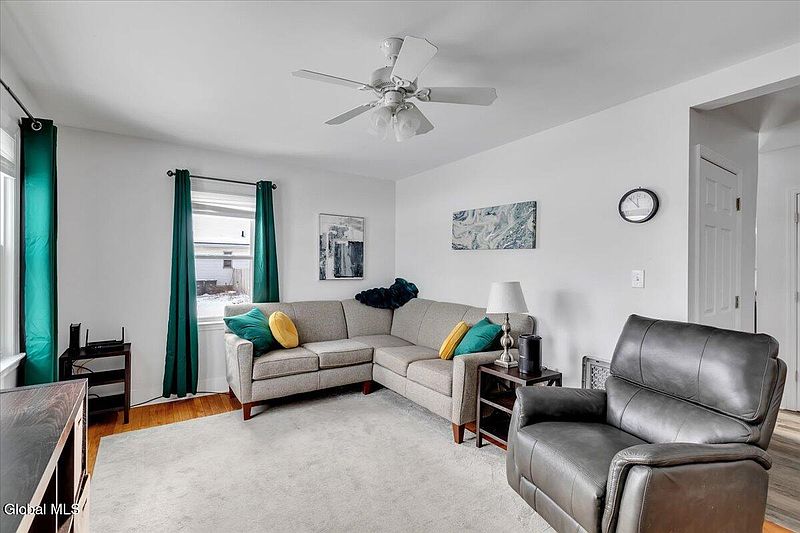 3rd image of 2025 Greenpoint Avenue