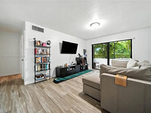 8701 SW 141st St APT B1, Palmetto Bay, FL 33176