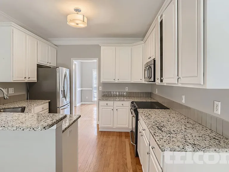 875 Cedar Creek Dr — Photo 3