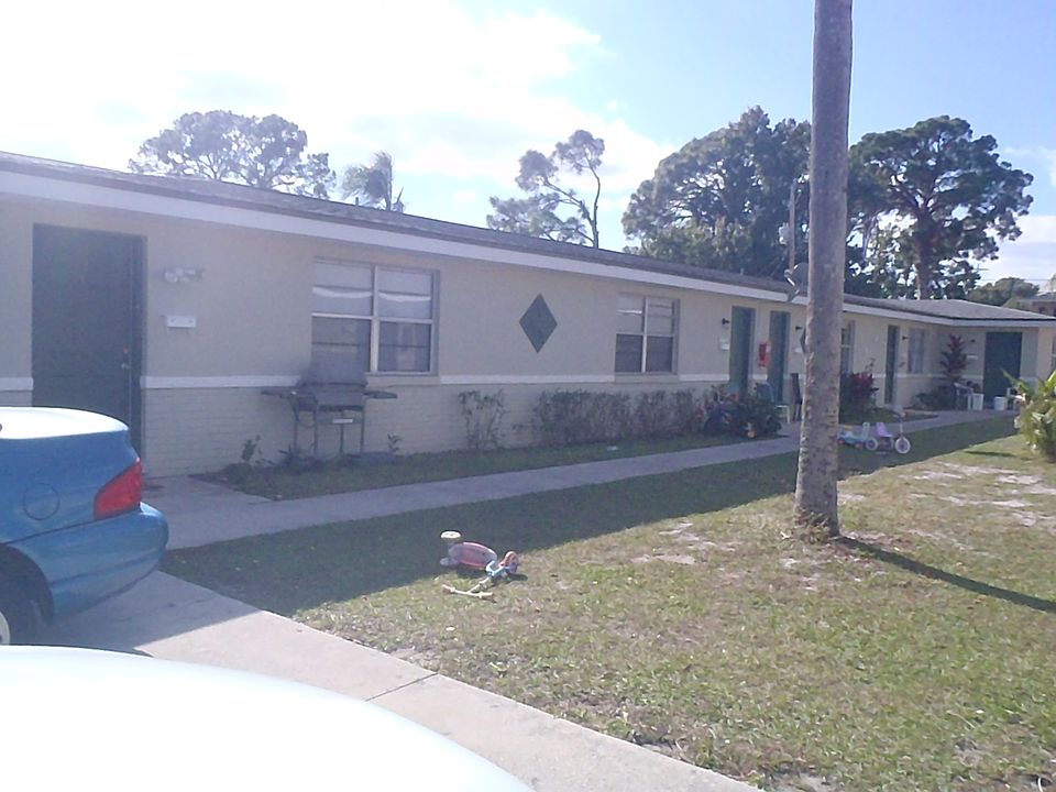 1st image of 1845 40th Ave APT 2