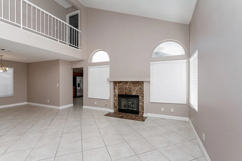 3 bed, 2.5 bath, 1961 sqft, $2,635 — Photo 4