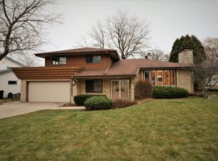 409 Willow Ln, South Milwaukee, WI 53172