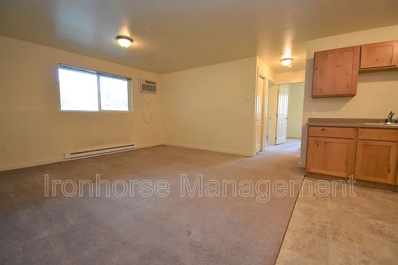 2 bed, 1.0 bath, 865 sqft, $1,600 — Photo 4