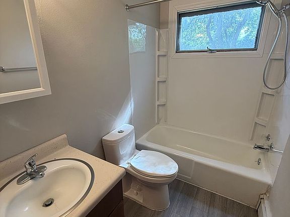 4th image of 301 W 21st St #4