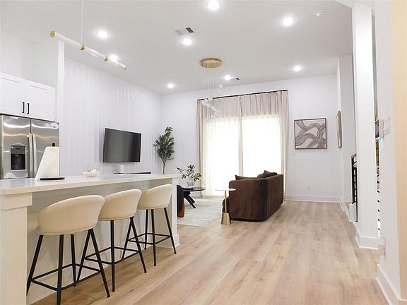 5th image of 3460 Bremond St